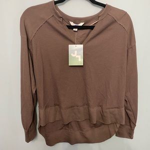 Cropped long sleeve shirt